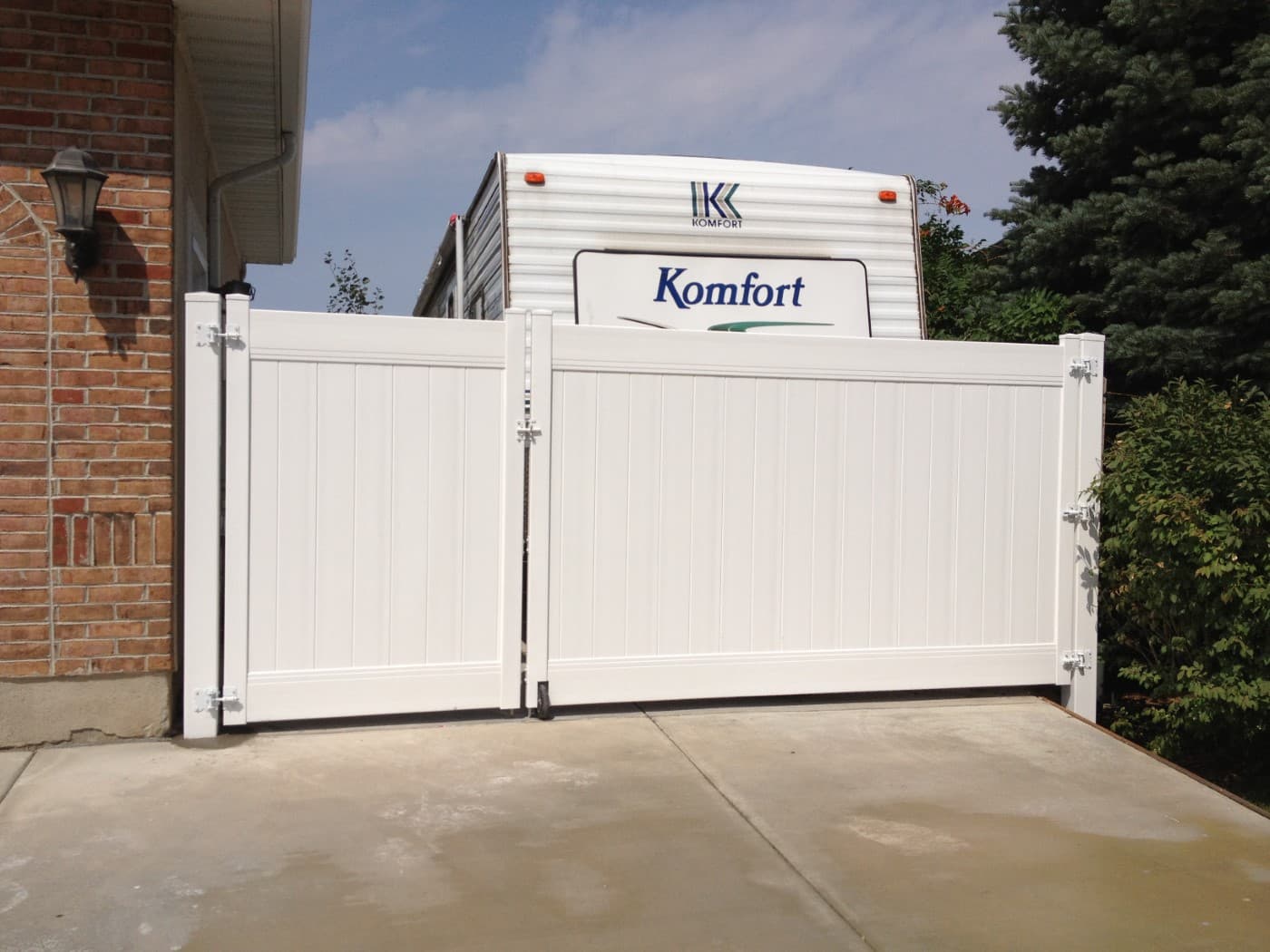 13-Foot White Vinyl Double Gate