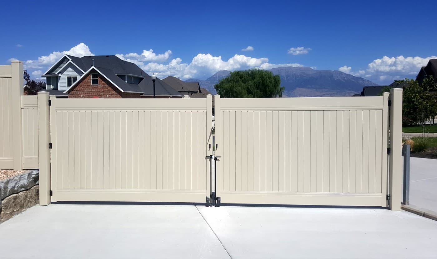 16-Foot Tan Vinyl Double Gate