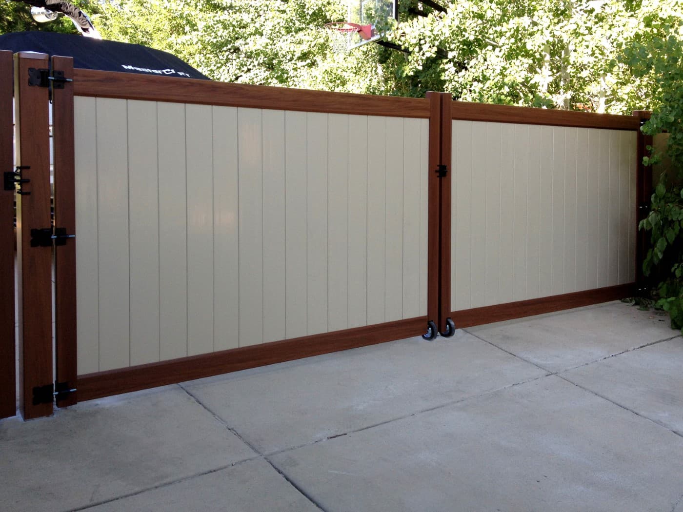 Mocha Tan Vinyl Double Gate