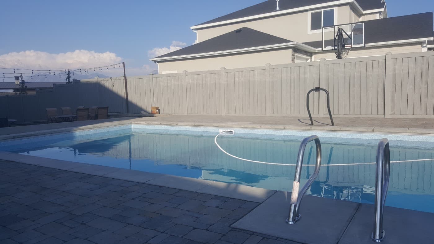 SimTek Fence with Decorative Style