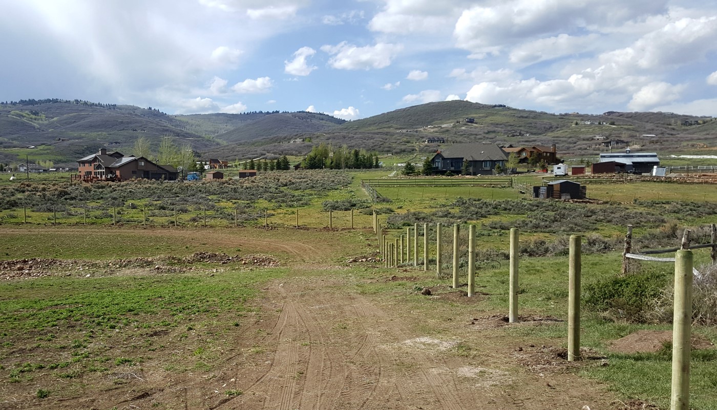 Wood and Wire Agricultural Fence