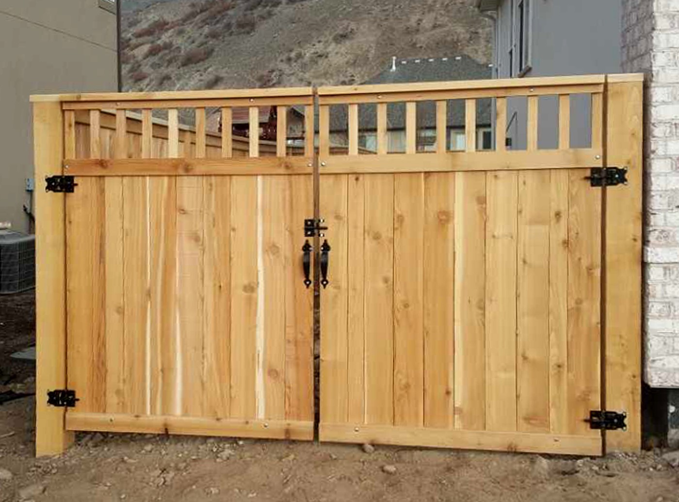 Cedar Double Gate with Accent Top