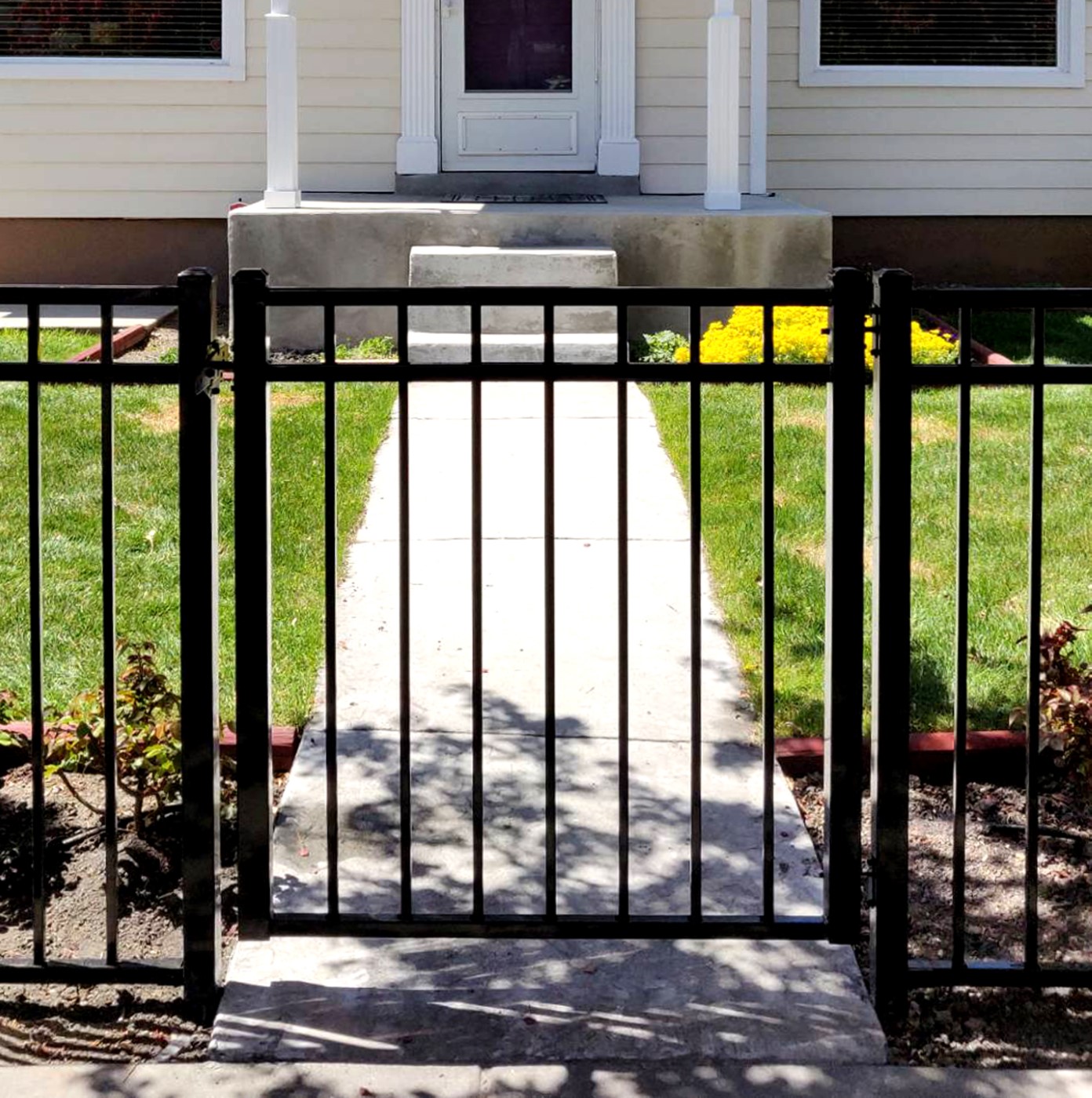 3-Foot Ornamental Smooth Top Gate