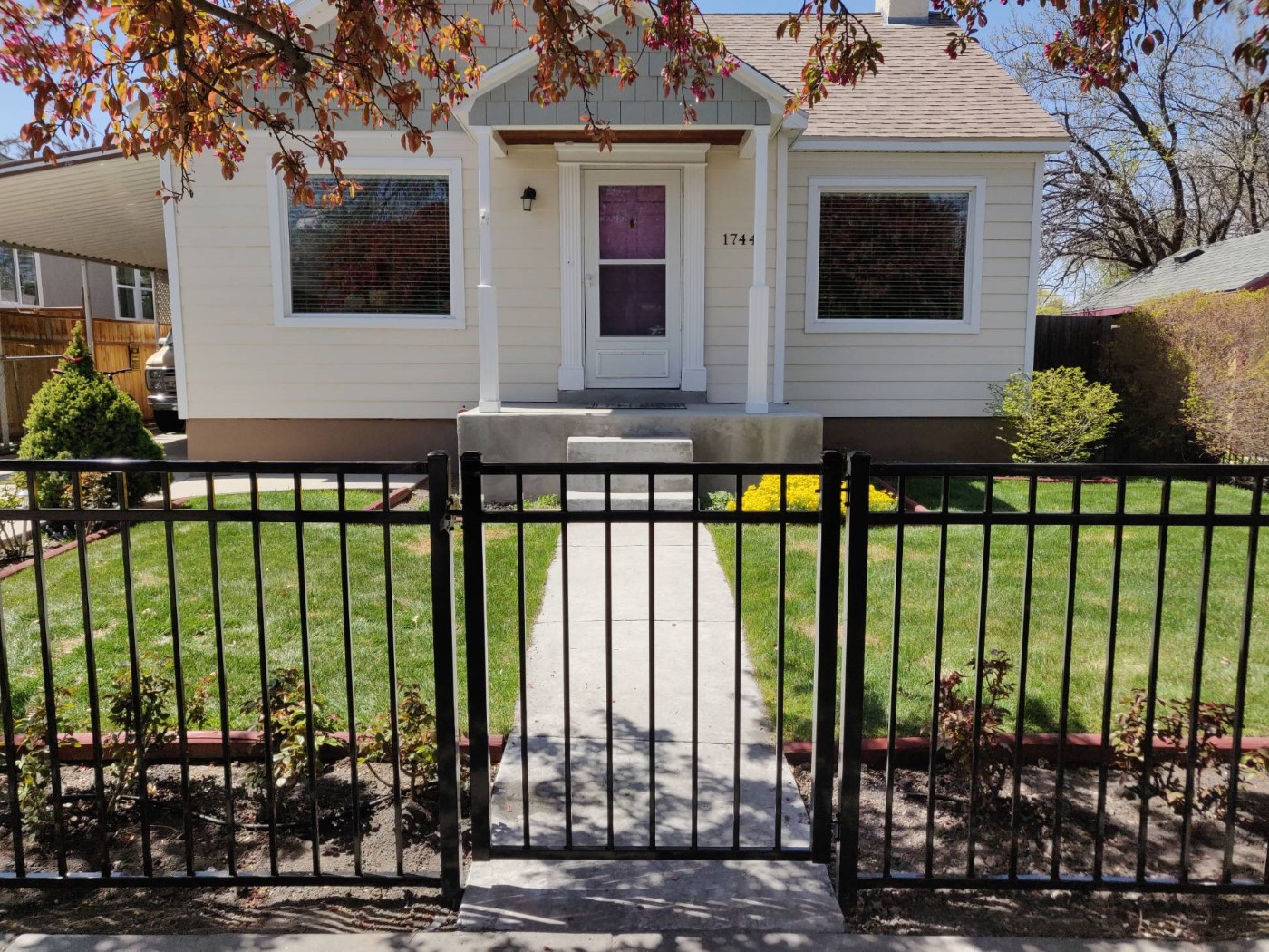 4-Foot Ornamental Iron Fence