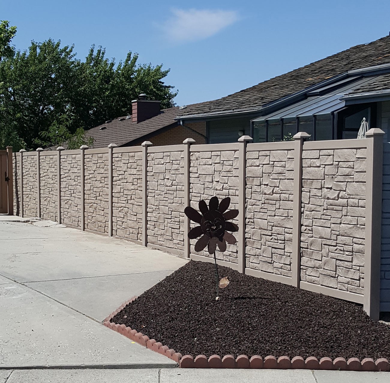 SimTek Brown Granite Fence