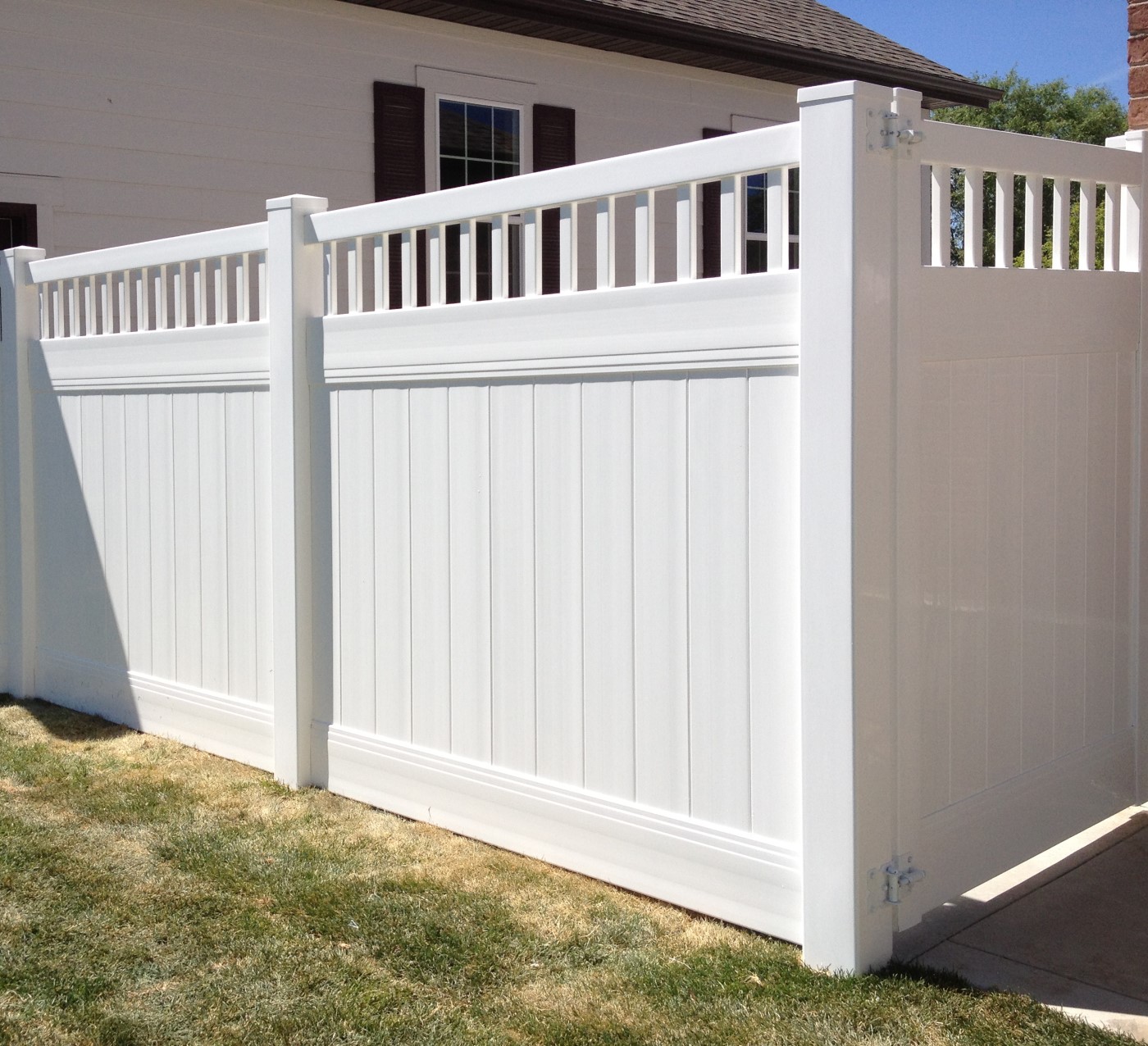 Vinyl Fence with Accent Top