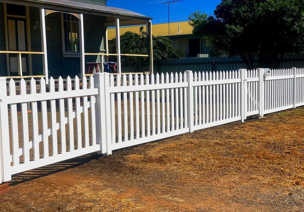 3-Foot Straight Top Spade Picket Vinyl Fence with Pyramid Caps