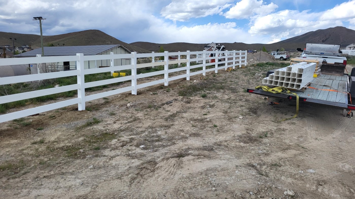 Vinyl Ranch Fence with 4 Rails